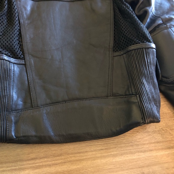🎉Host Pick🎉 Men’s Black Leather with Mesh Vented Motorcycle Jacket Size 38 - Picture 9 of 13